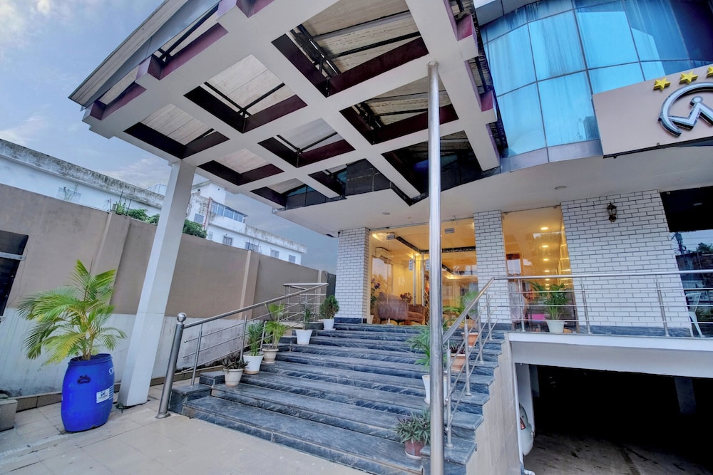 Hotel Clarks inn Near IGI Airport