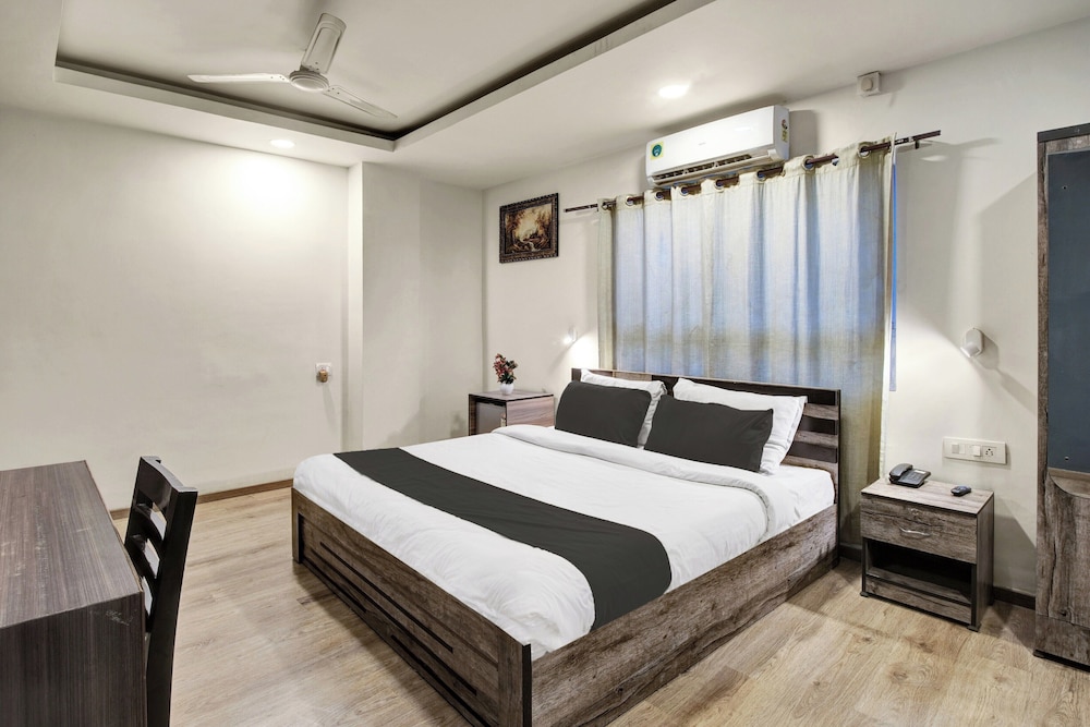Hotel Clarks inn Near IGI Airport