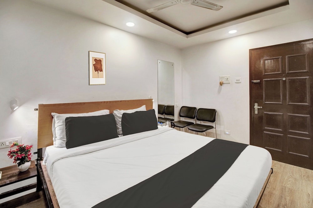 Hotel Clarks inn Near IGI Airport