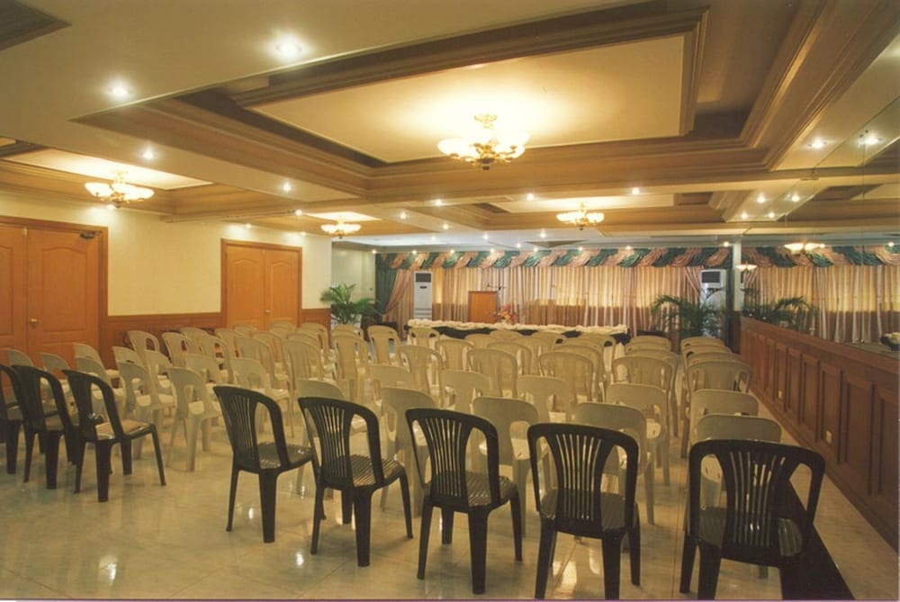 Wregent Plaza Hotel