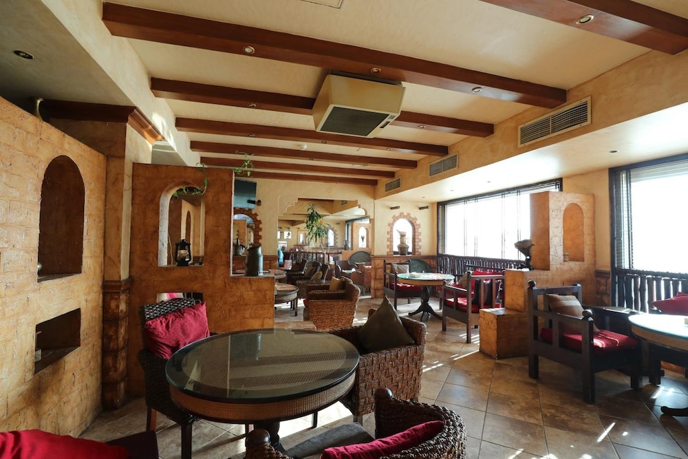 OYO 112 Semiramis Hotel