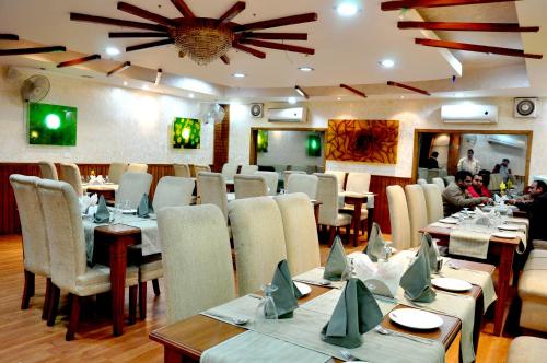 Hotel Paras