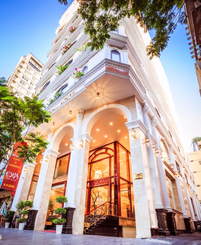 Happy Life Grand Hotel & Sky Bar