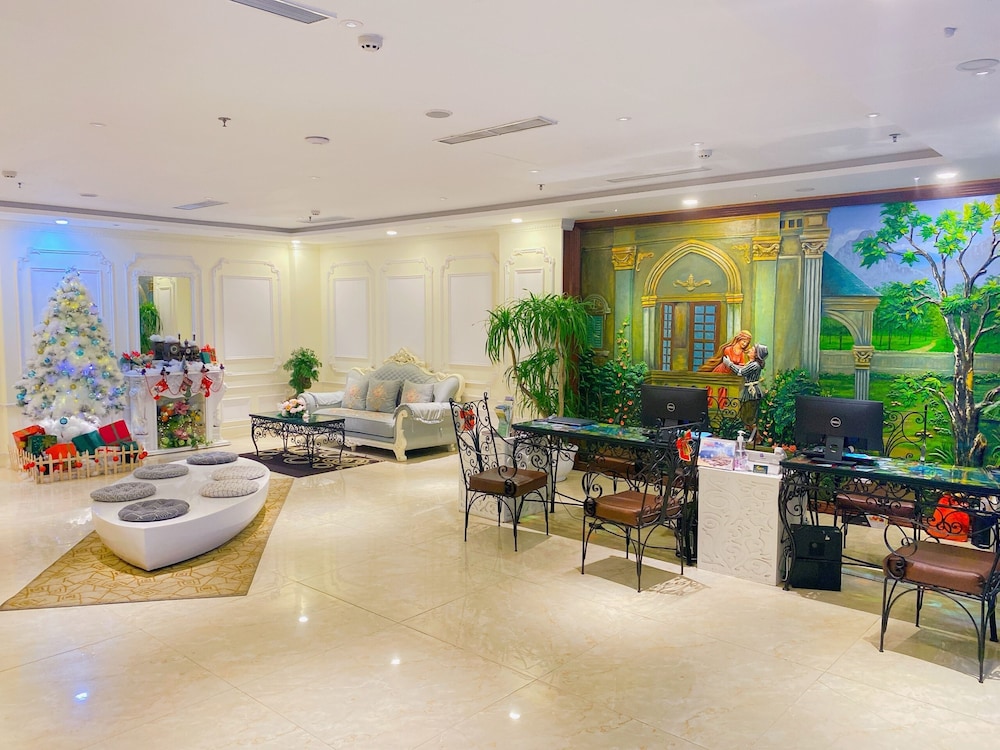 Happy Life Grand Hotel & Sky Bar