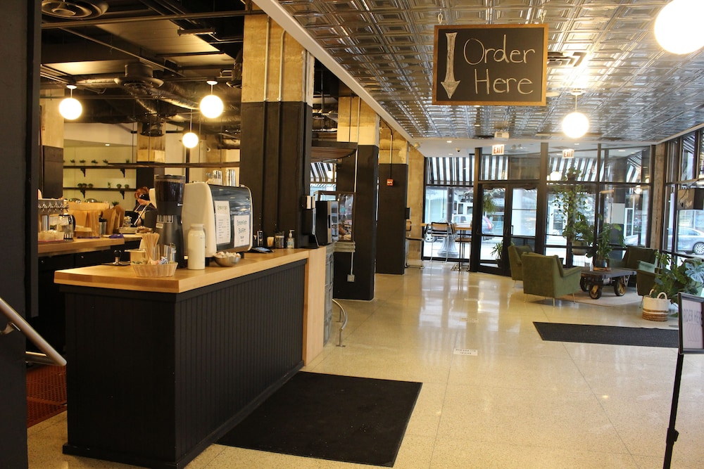 Crowne Plaza Chicago West Loop by IHG
