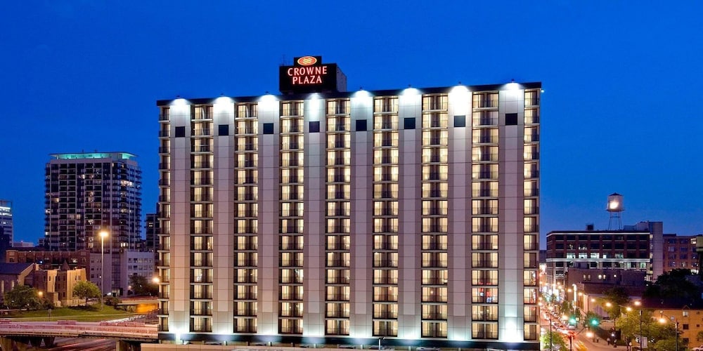 Crowne Plaza Chicago West Loop by IHG