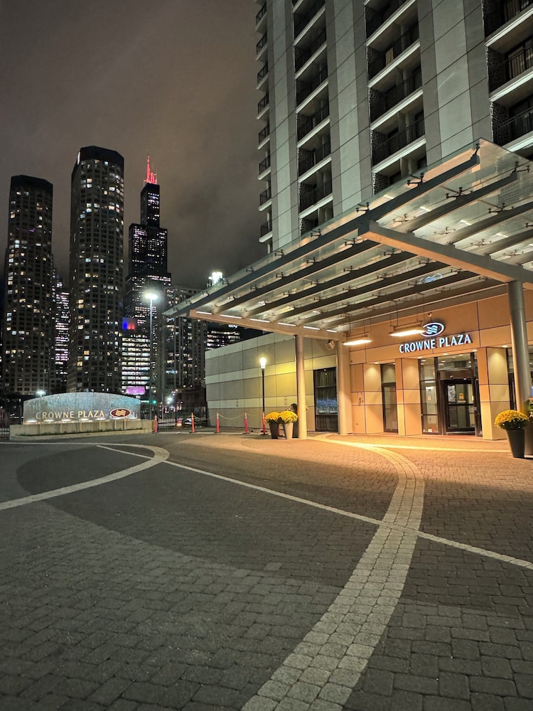 Crowne Plaza Chicago West Loop by IHG