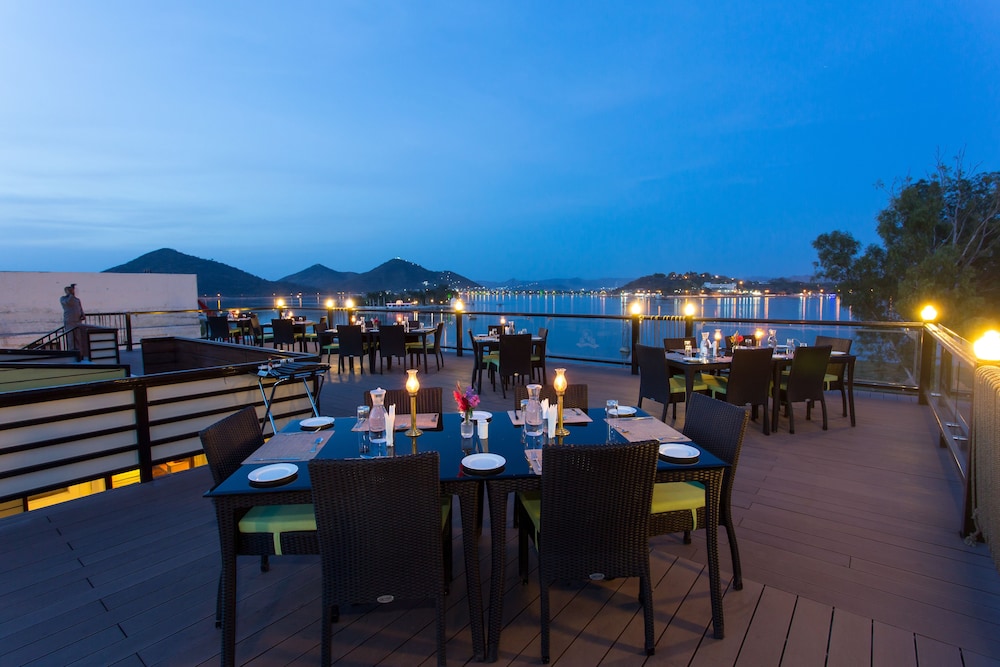 Panna Vilas - A Lake Facing Boutique Hotel 