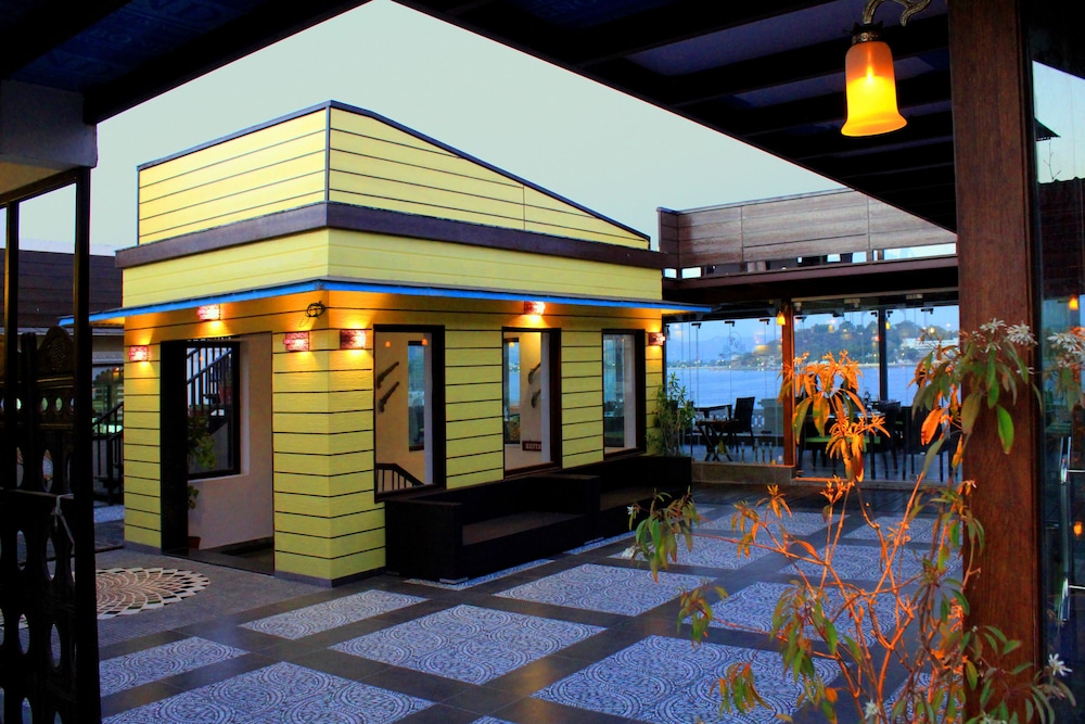 Panna Vilas - A Lake Facing Boutique Hotel 