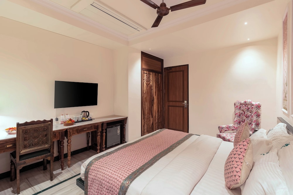 Panna Vilas - A Lake Facing Boutique Hotel 