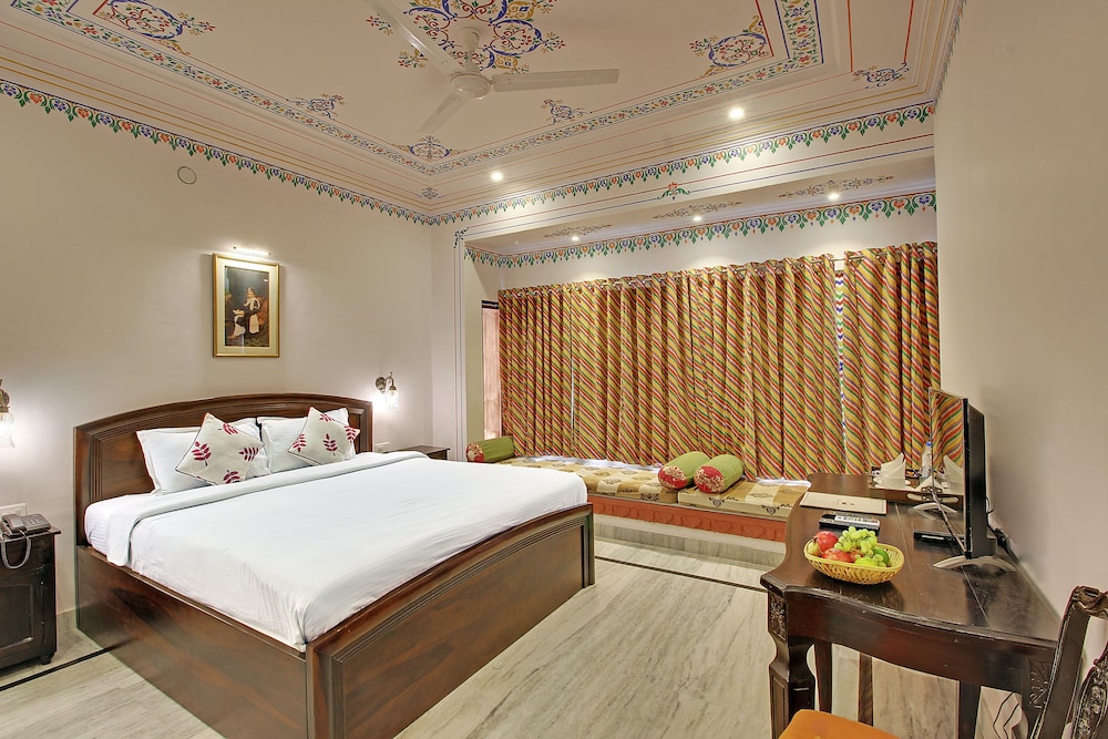 Panna Vilas - A Lake Facing Boutique Hotel 
