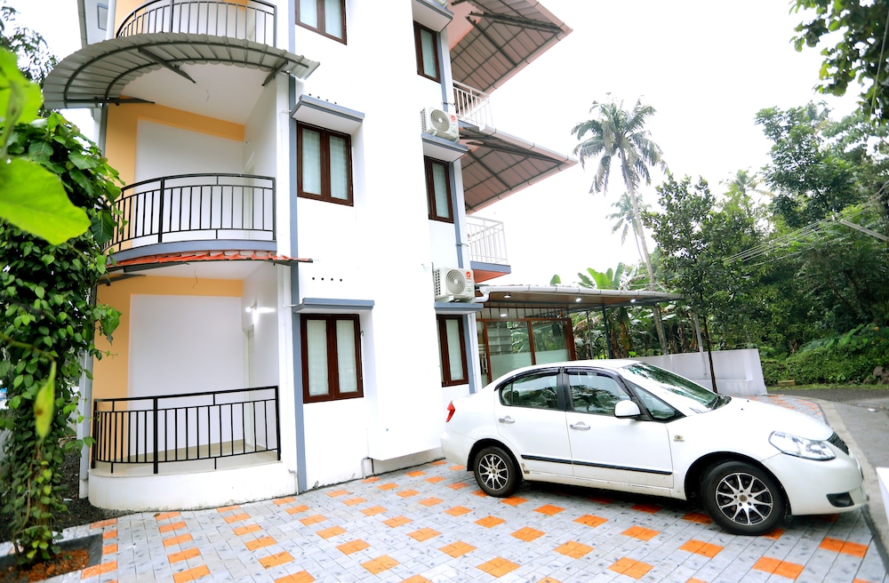 Base9 Airport Hotel