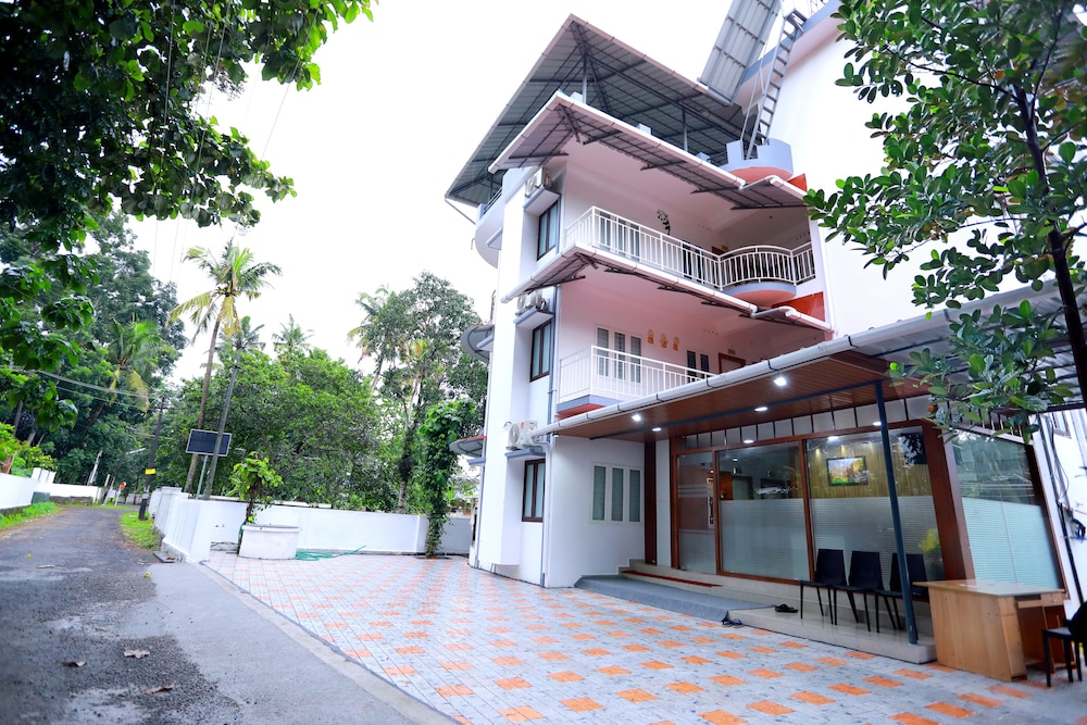 Base9 Airport Hotel