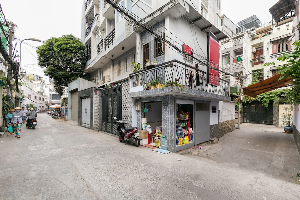 RedDoorz Plus near Ba Chieu Local Market