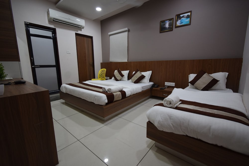 Hotel Embassy