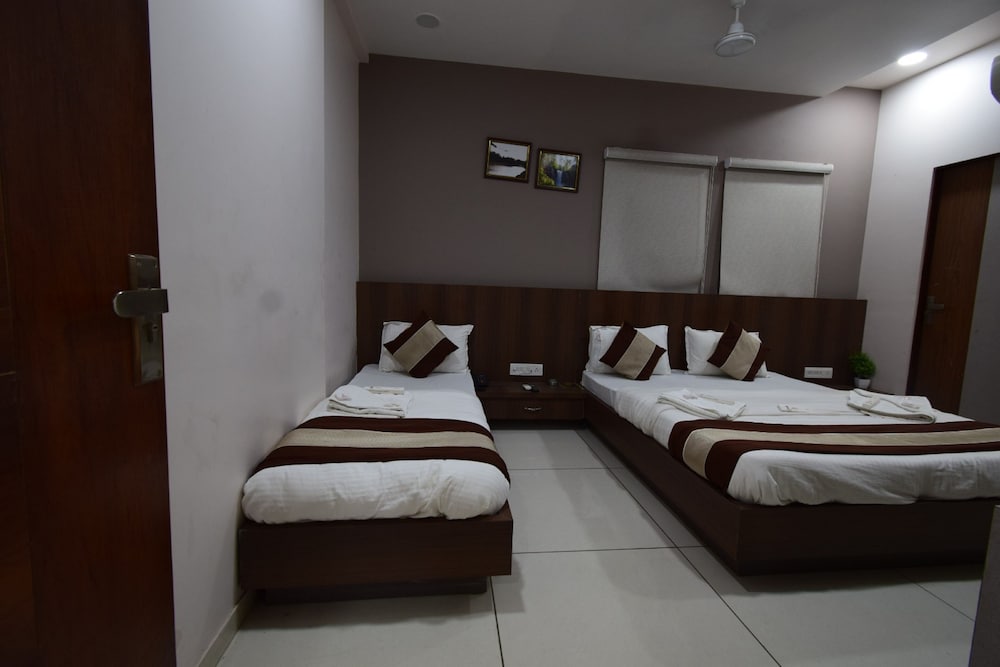 Hotel Embassy