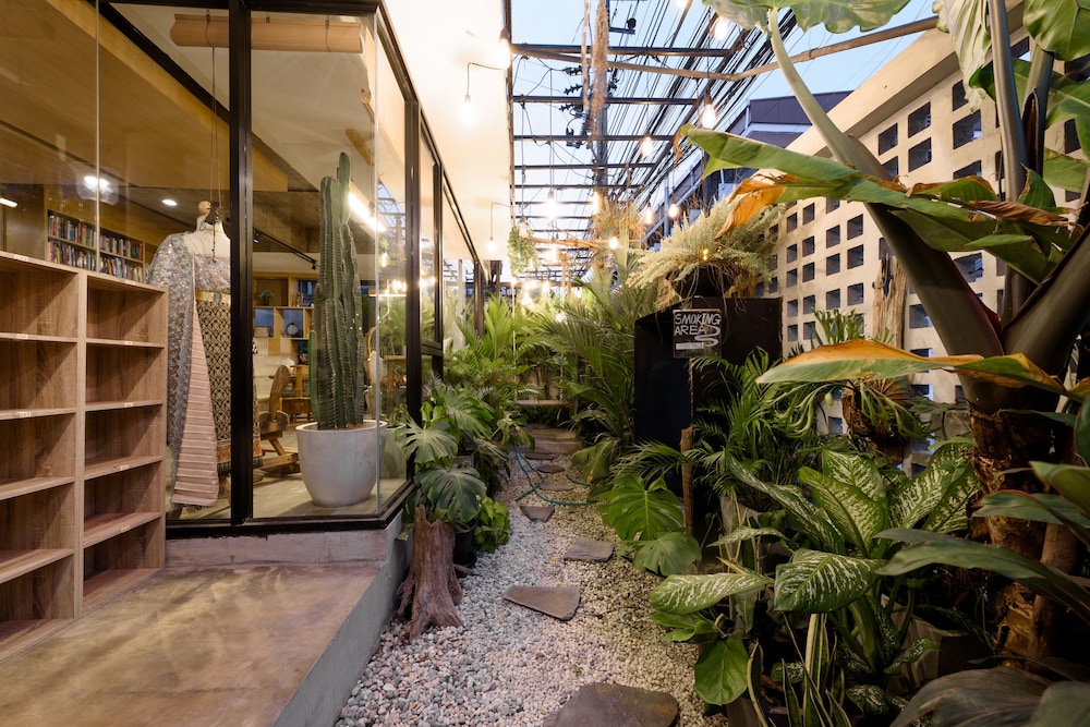 YOLO Bangkok Boutique Hotel