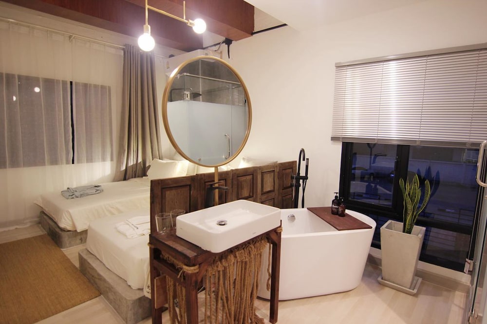 YOLO Bangkok Boutique Hotel