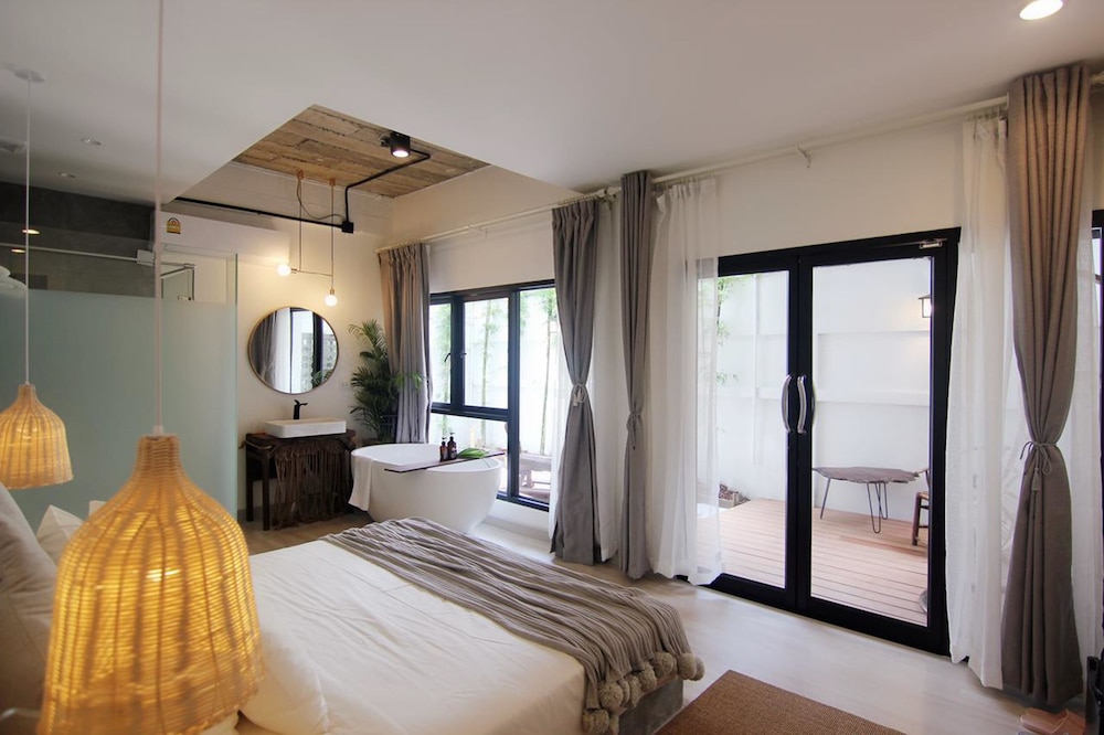 YOLO Bangkok Boutique Hotel