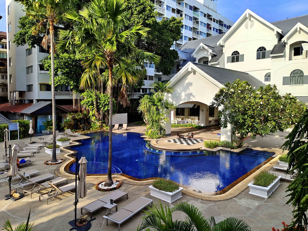 Pooh Beach Resort & Spa