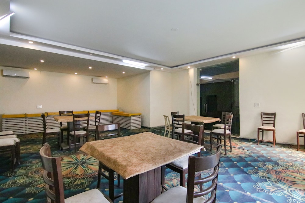 Fabhotel Marritt Grand