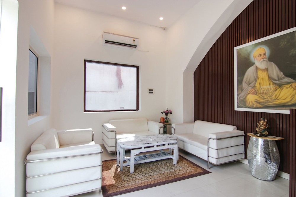 Fabhotel Marritt Grand