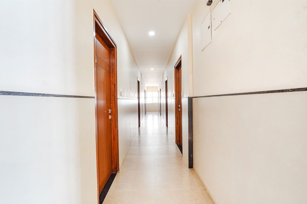 FabHotel Rove Inn & Suites