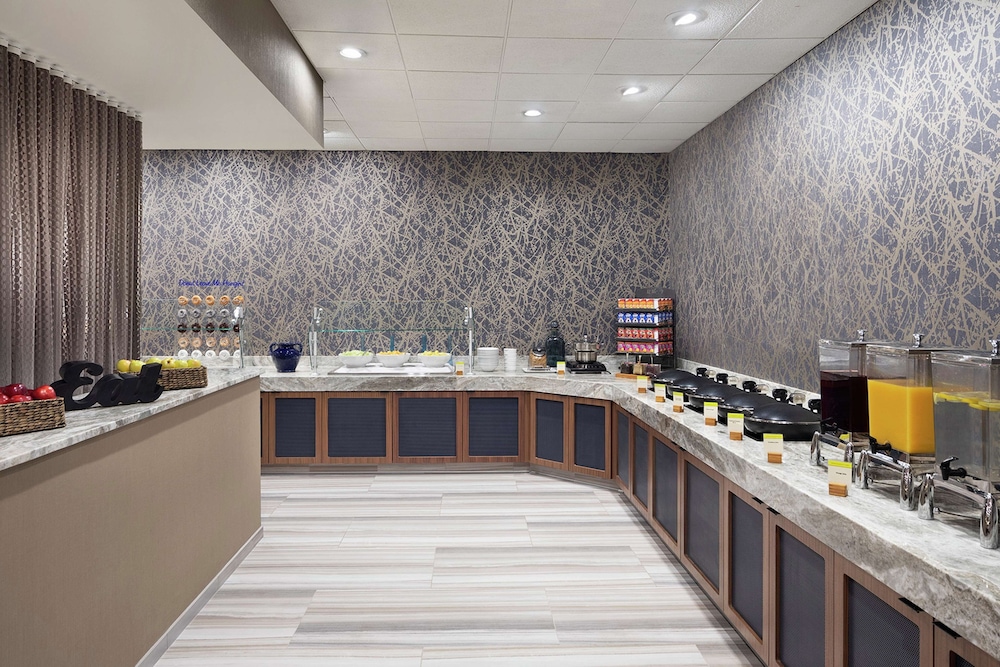DoubleTree by Hilton Hotel Newark Airport