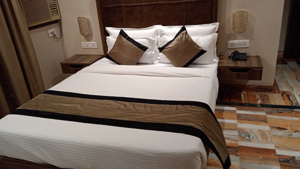 Hotel I towne Deoghar (Jharkhand-814112)