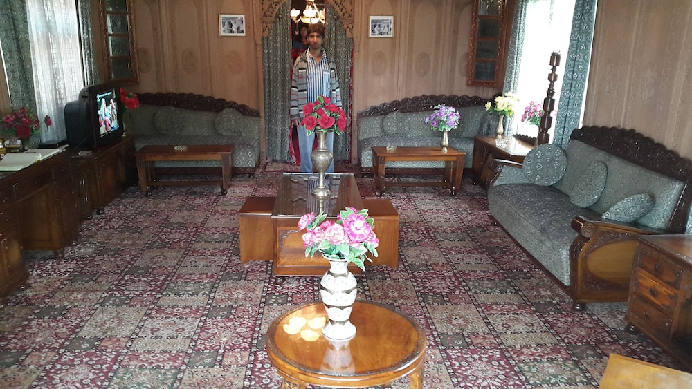 Houseboat Prince Of Bombay