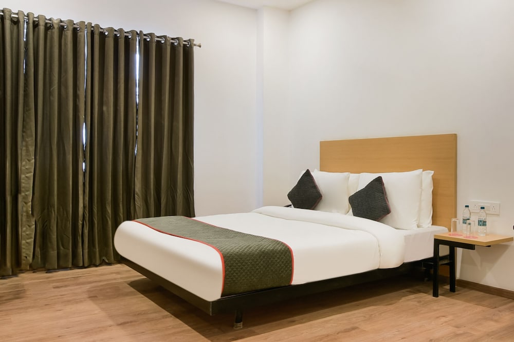 Townhouse The Awadh Airport