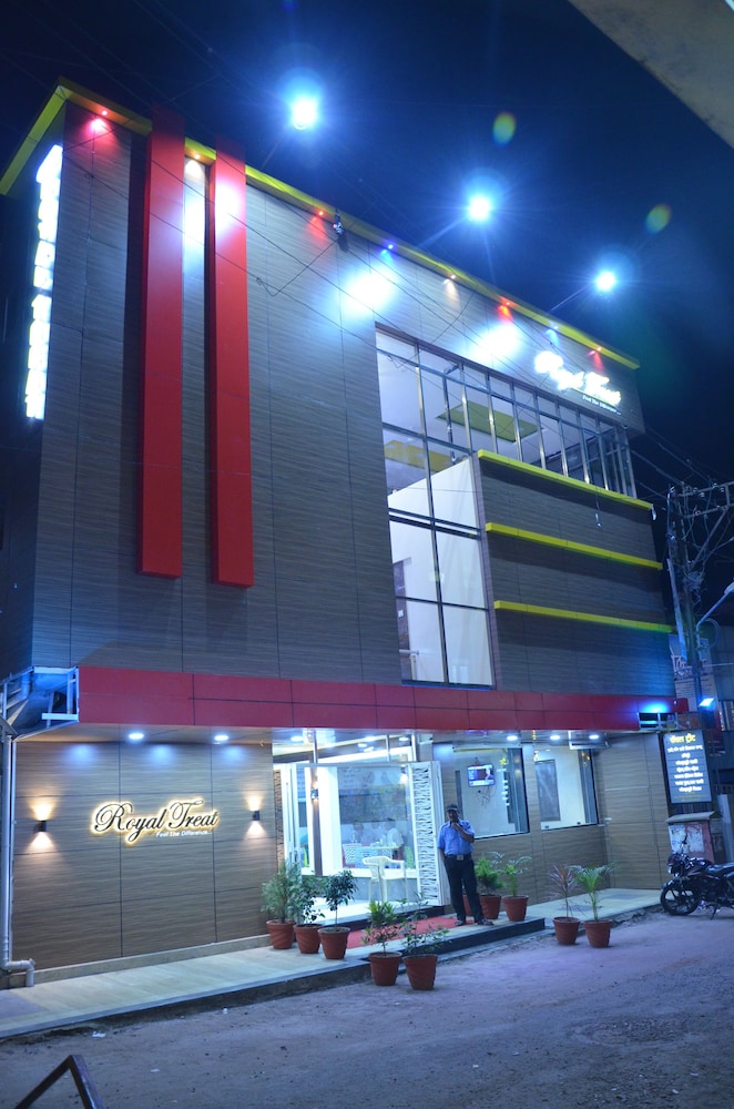 Hotel Royal Treat