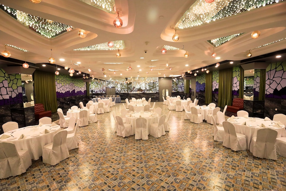  Hummingbird Hotel & Banquet