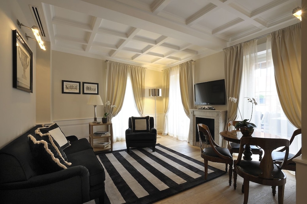 Trevi Palace Luxury Inn