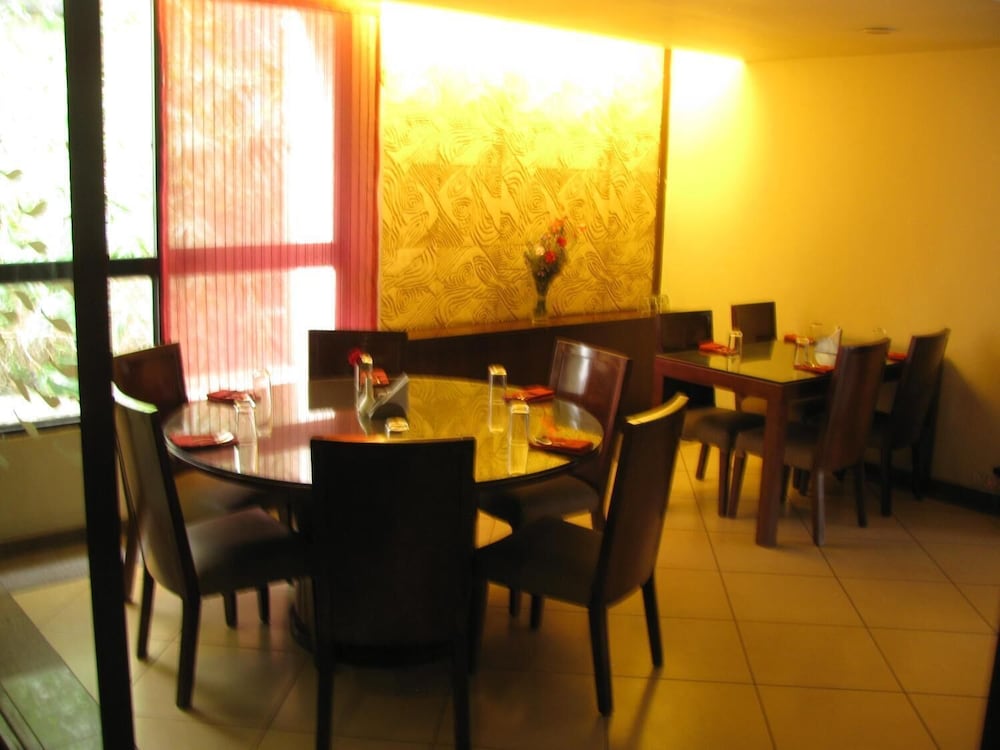 Shetty Gardenia Hotel