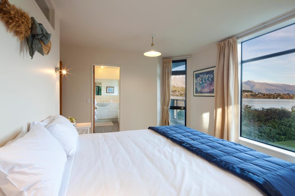Spinnaker Bay Apartments
