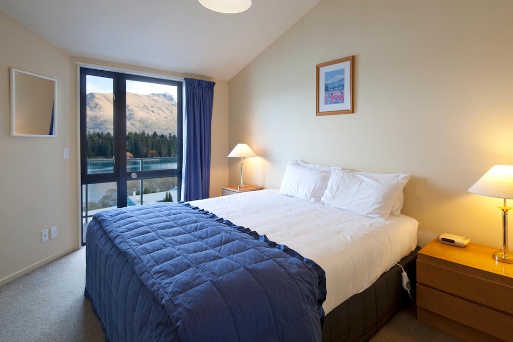 Spinnaker Bay Apartments