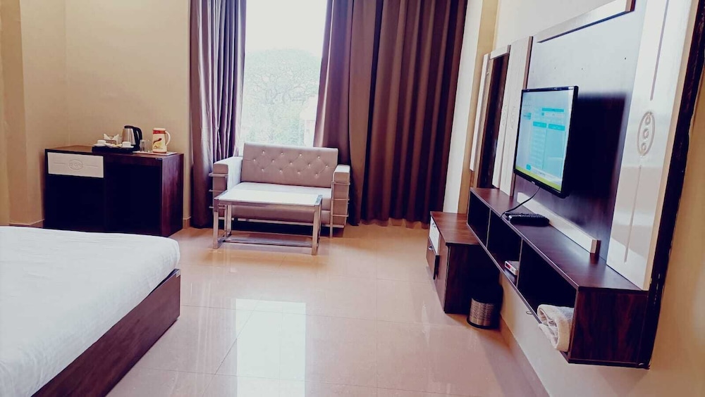 Hotel Emperor Paradise