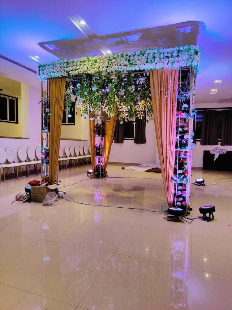 Hotel Emperor Paradise