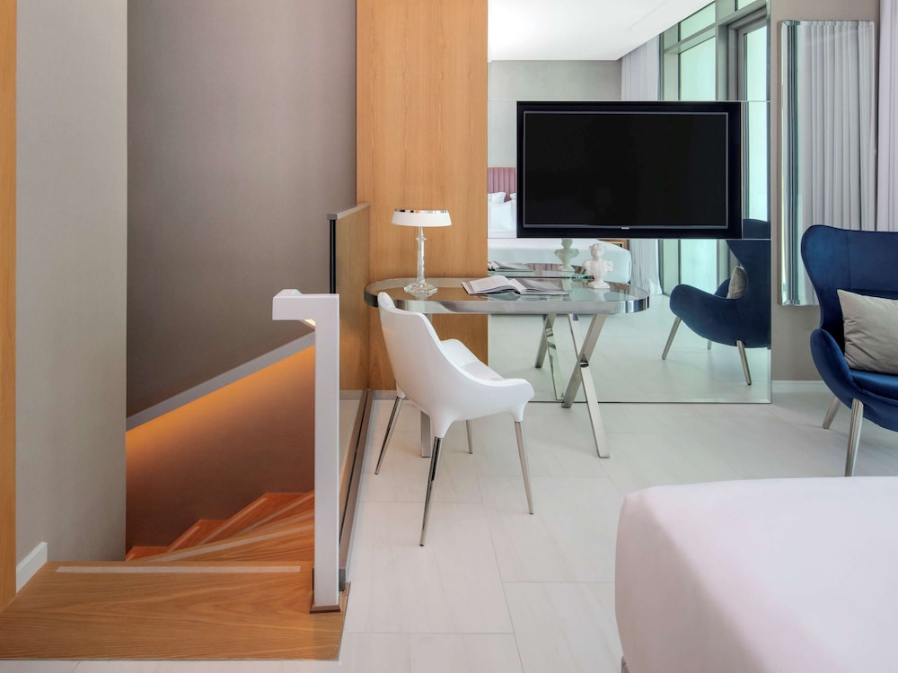 SLS Dubai Hotel & Residences