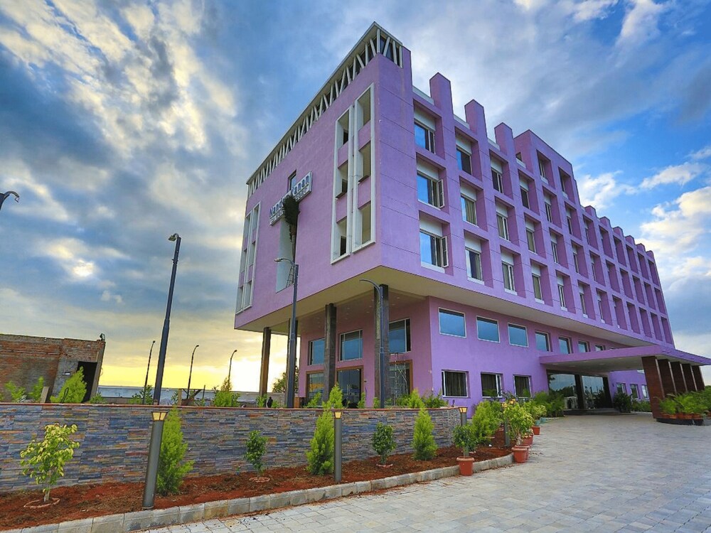 Nandan Kanan Hotel & Resort