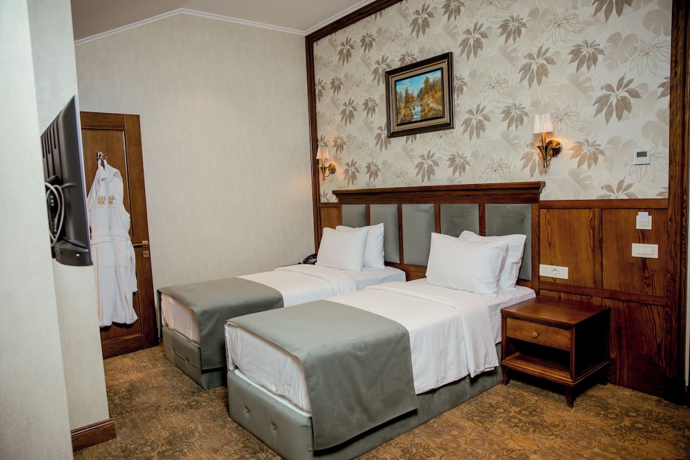 Midway Baku Hotel