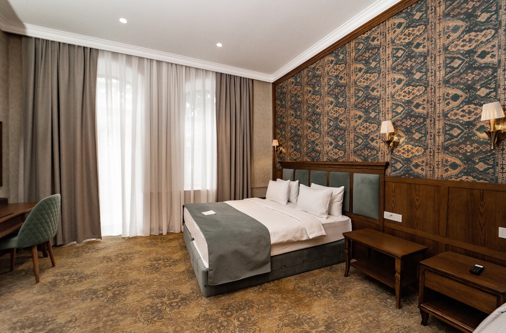 Midway Baku Hotel