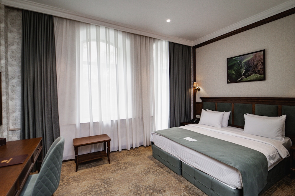 Midway Baku Hotel