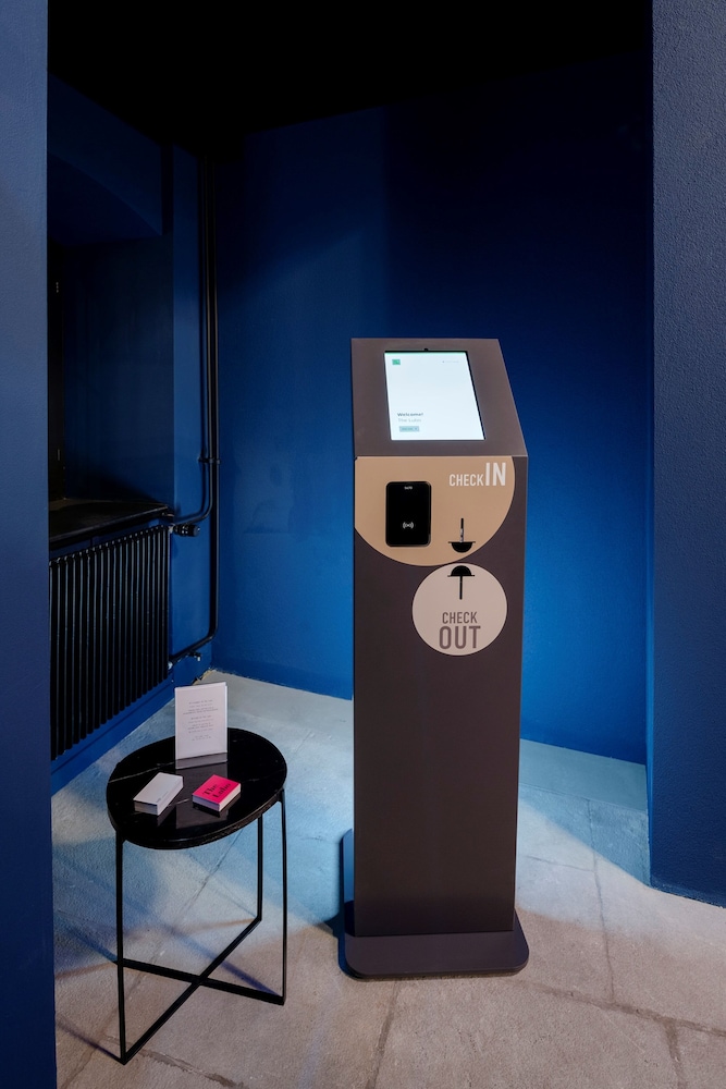 The Lubo - self check-in