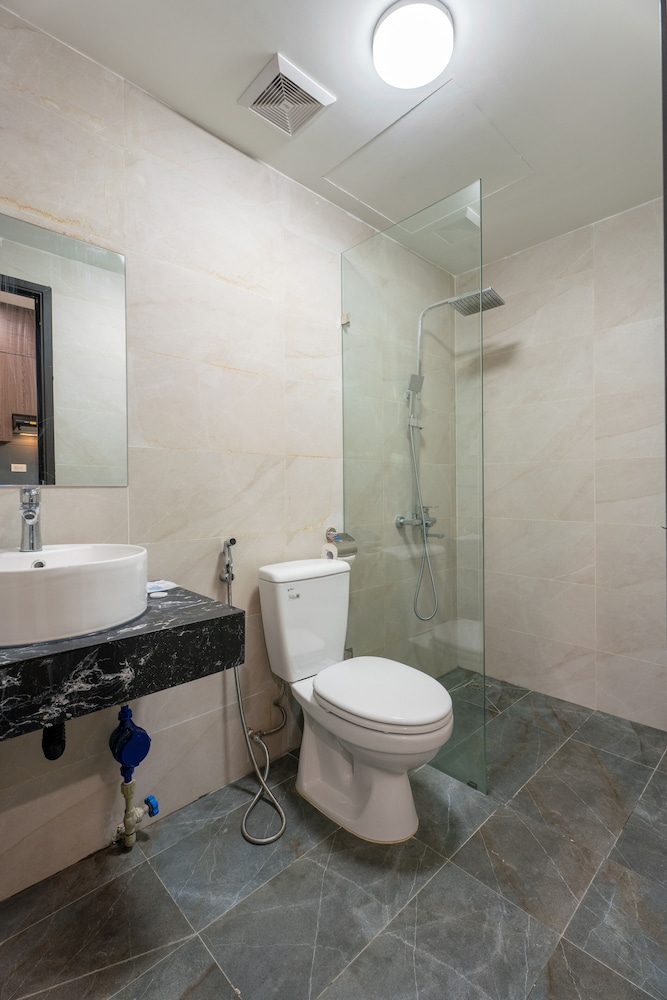 Granda Lake View Hotel & Apartment