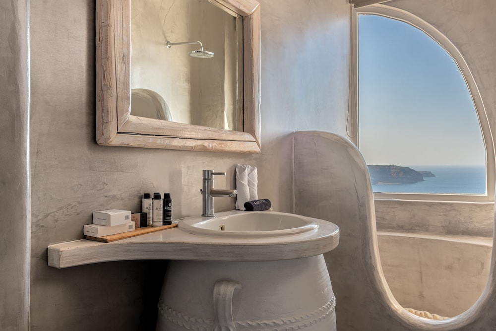 Athermi Suites - Adults Only