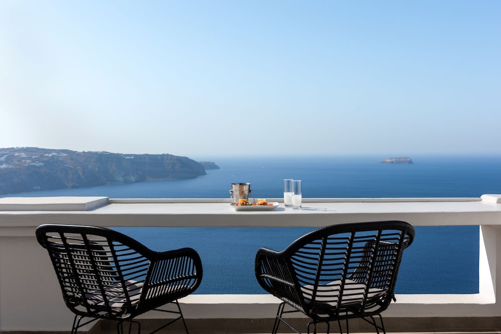 Athermi Suites - Adults Only