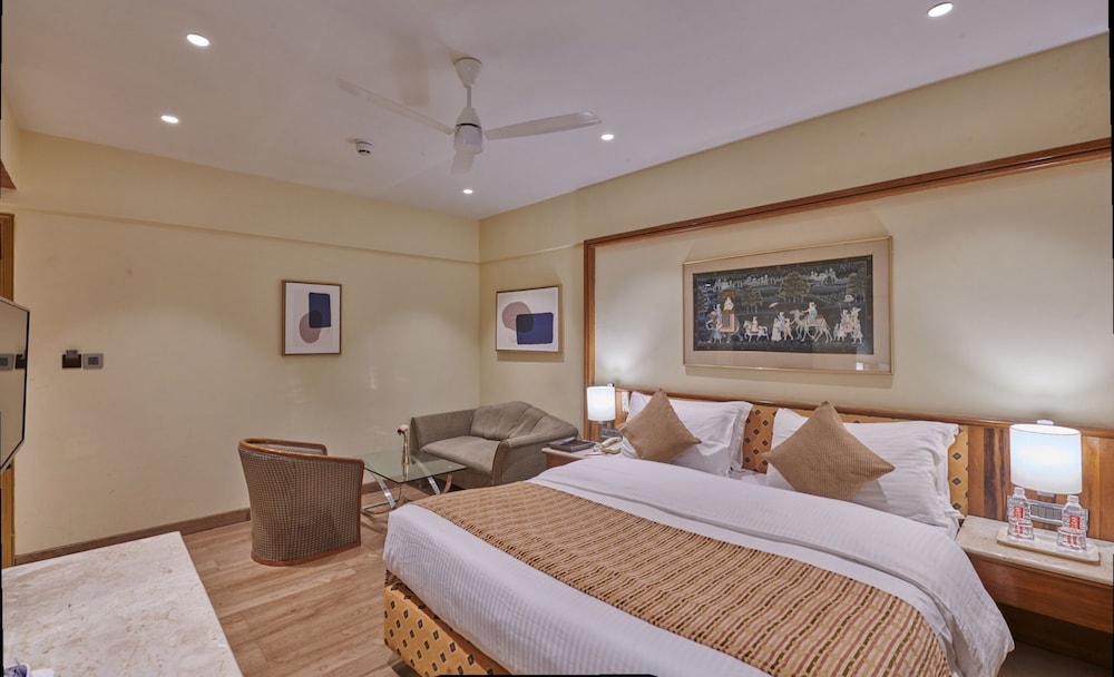 Regent Hotel Andheri, Airport