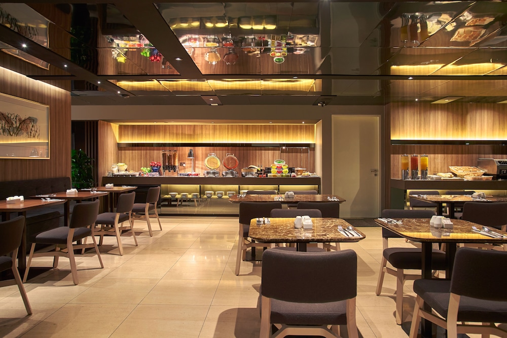 Pan Pacific Serviced Suites Beach Road, Singapore